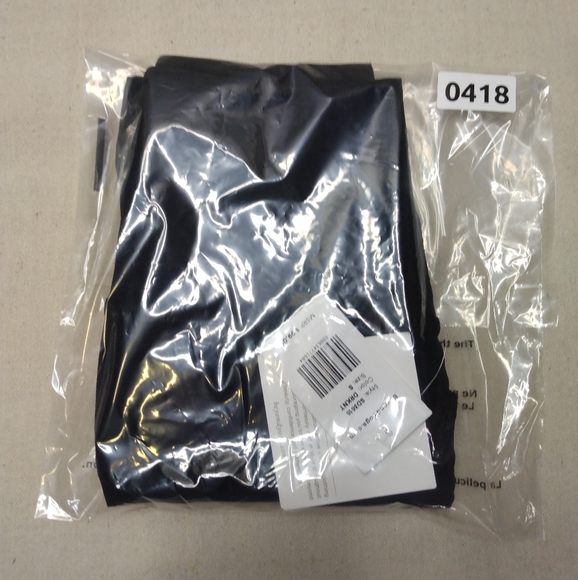 Beyond Yoga 418 Size Small Equipped Pocket Midi Legging in Darkest Night - Picture 5 of 5